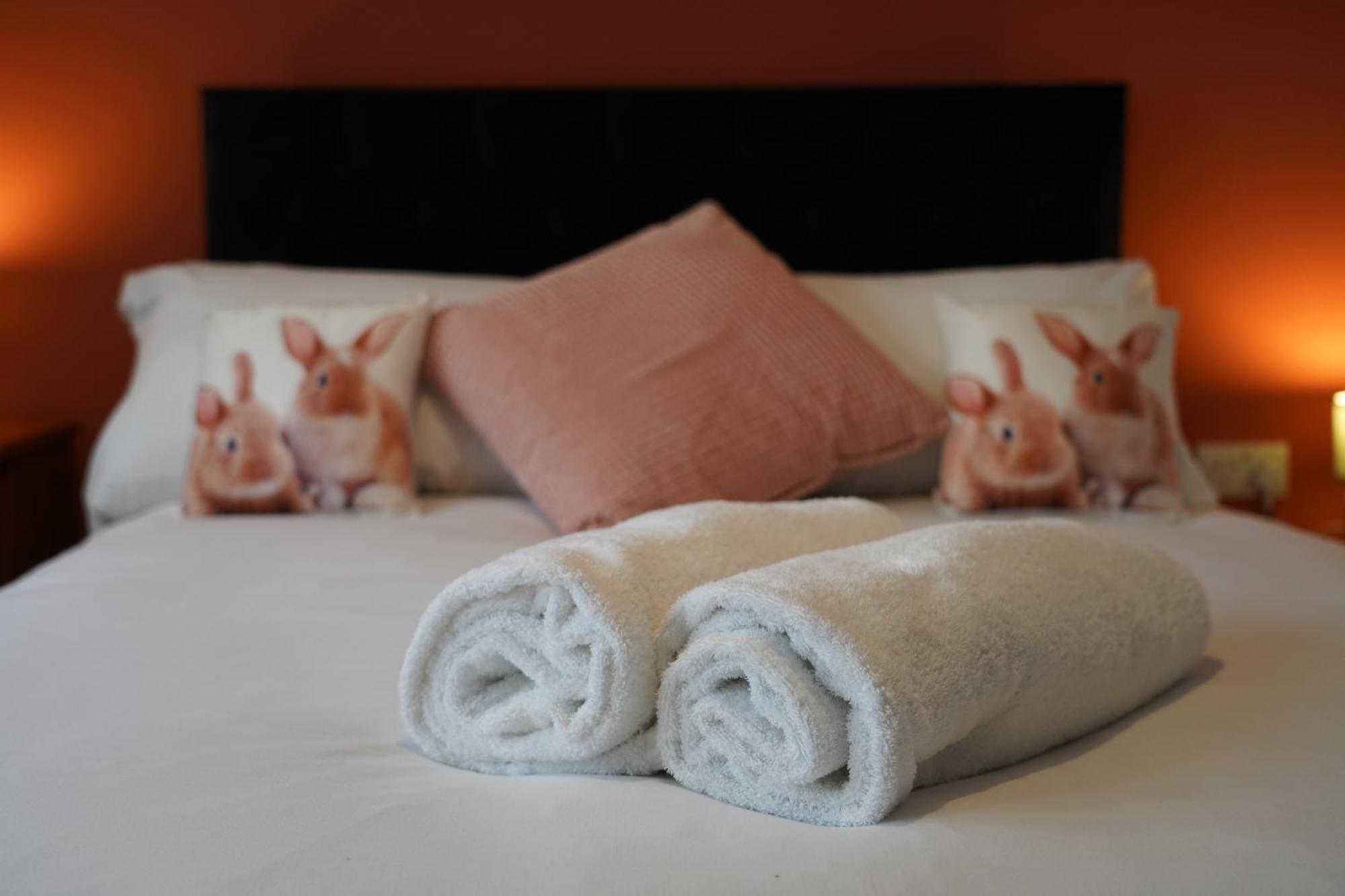 8 Double Beds In A 5 Bedroom House, Pets Welcome Epworth エクステリア 写真
