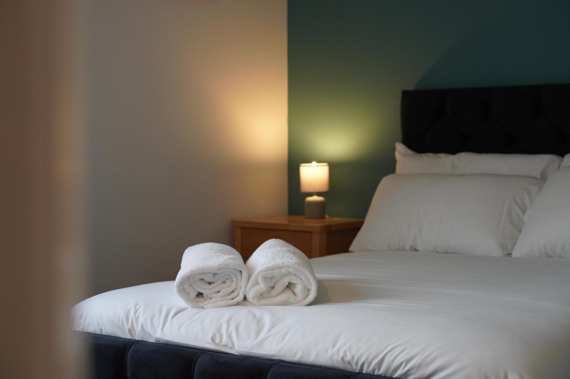 8 Double Beds In A 5 Bedroom House, Pets Welcome Epworth エクステリア 写真