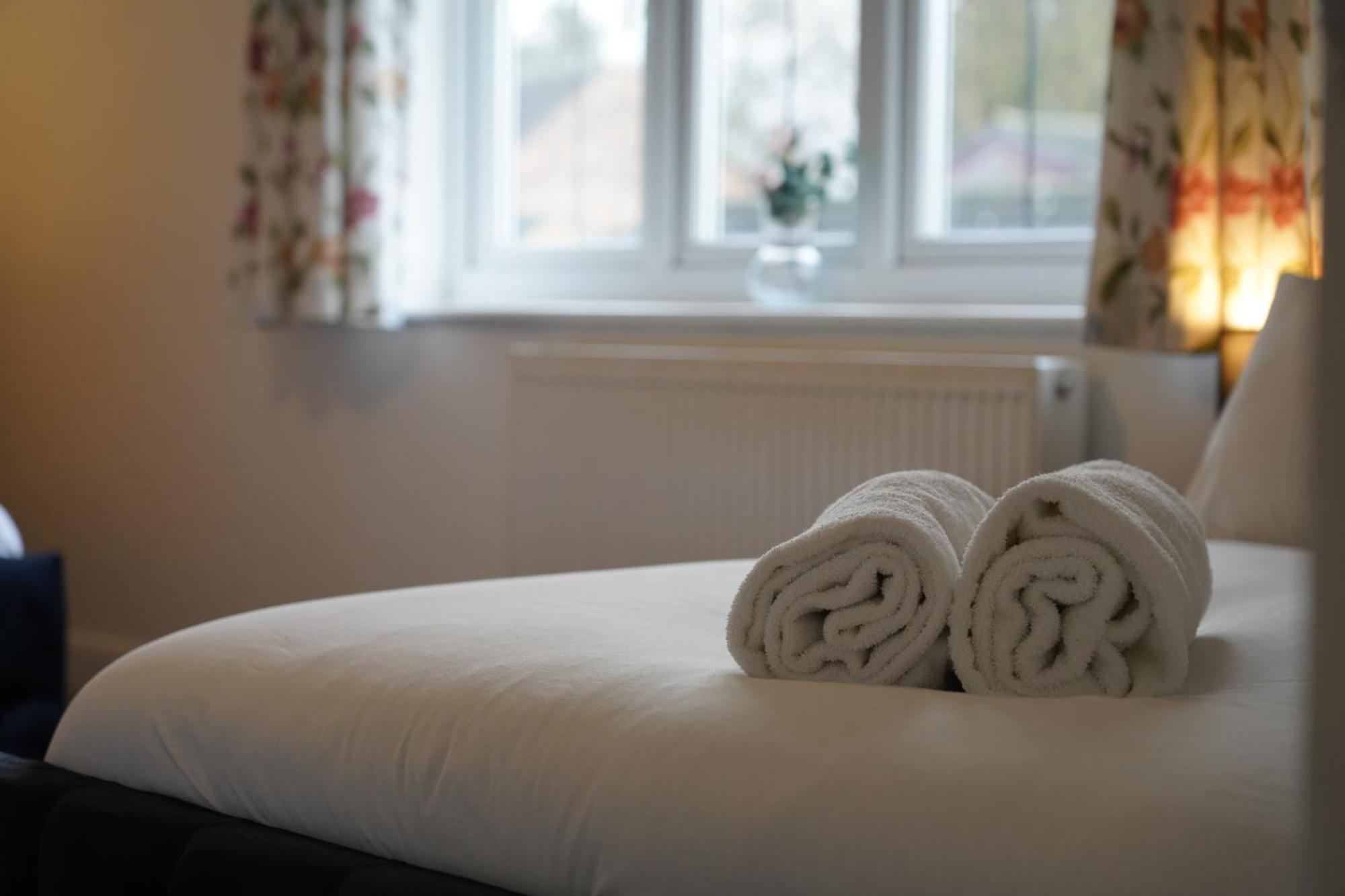 8 Double Beds In A 5 Bedroom House, Pets Welcome Epworth エクステリア 写真