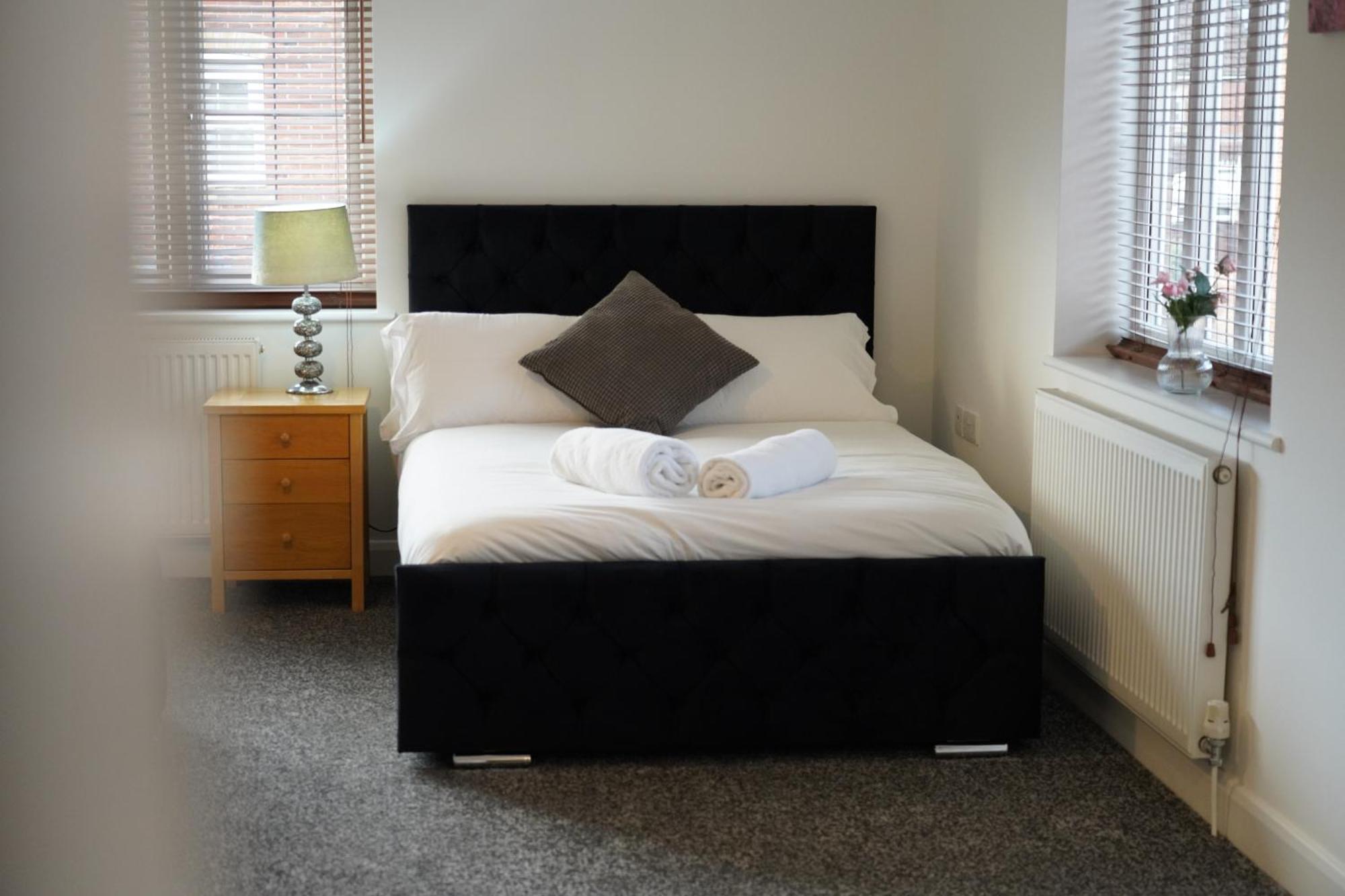 8 Double Beds In A 5 Bedroom House, Pets Welcome Epworth エクステリア 写真