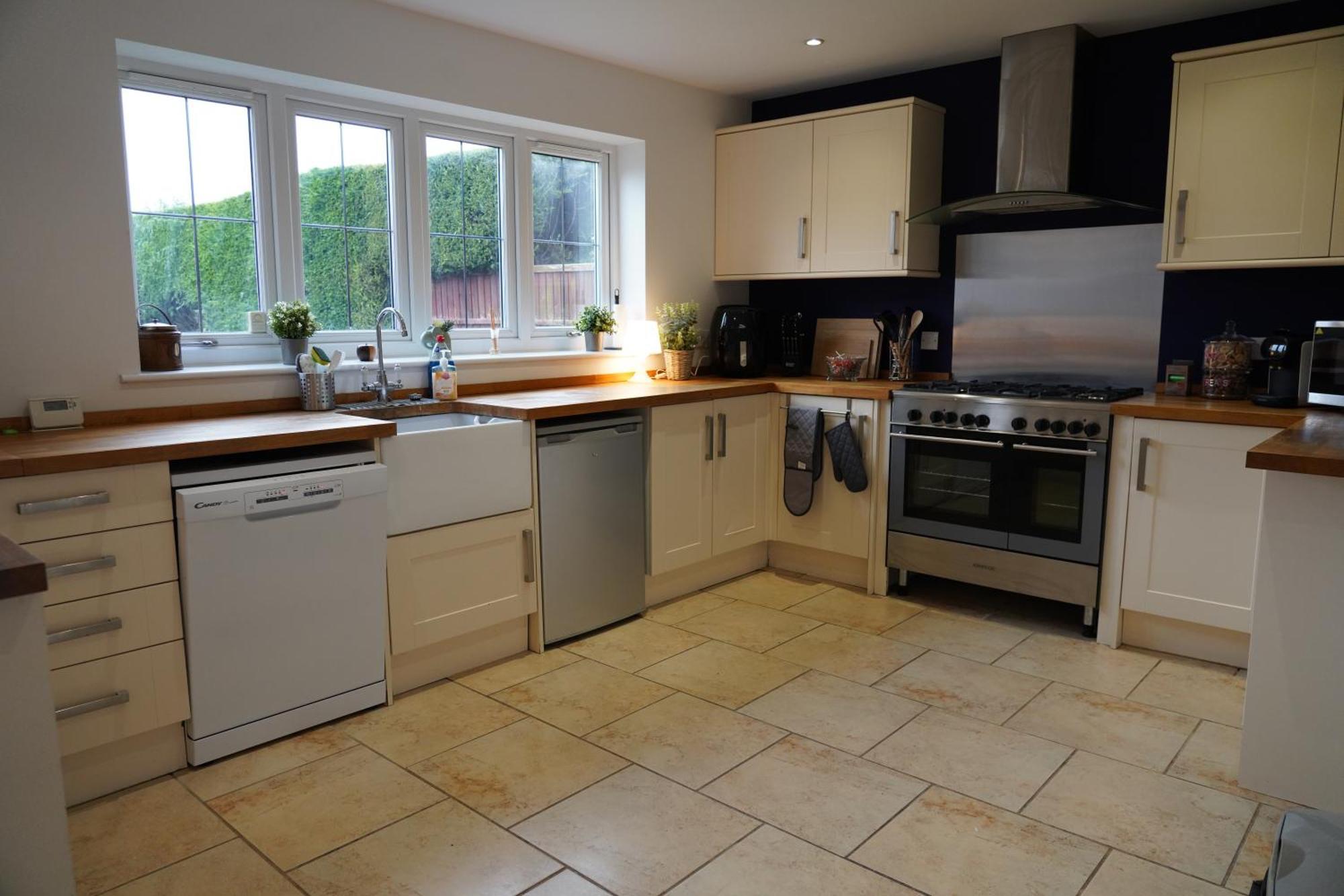 8 Double Beds In A 5 Bedroom House, Pets Welcome Epworth エクステリア 写真